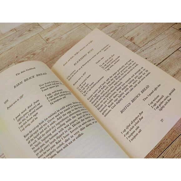 The Attic‎ Cookbook by Gertrude Wilkinson HCDJ Vtg 1972 - Picture 5 of 13